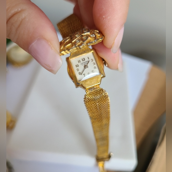 Vintage Lausanne 17 Jewels Gold Crystal Leaf Square Face Wind Up Watch Bracelet - Picture 4 of 11